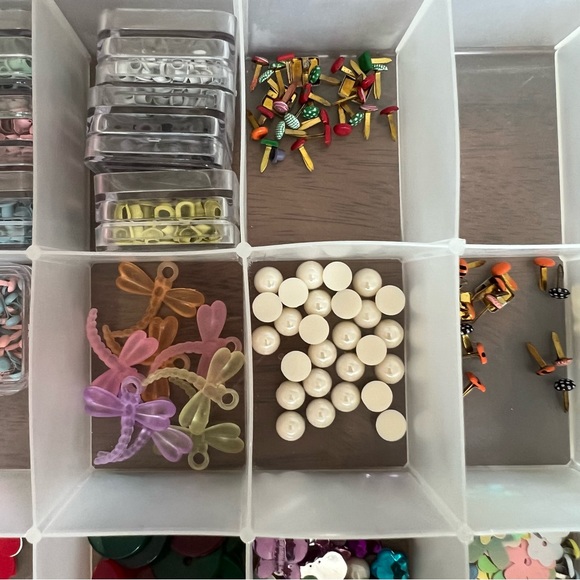 Paper Crafting Brads - 2 boxes with an assortment - Picture 6 of 11